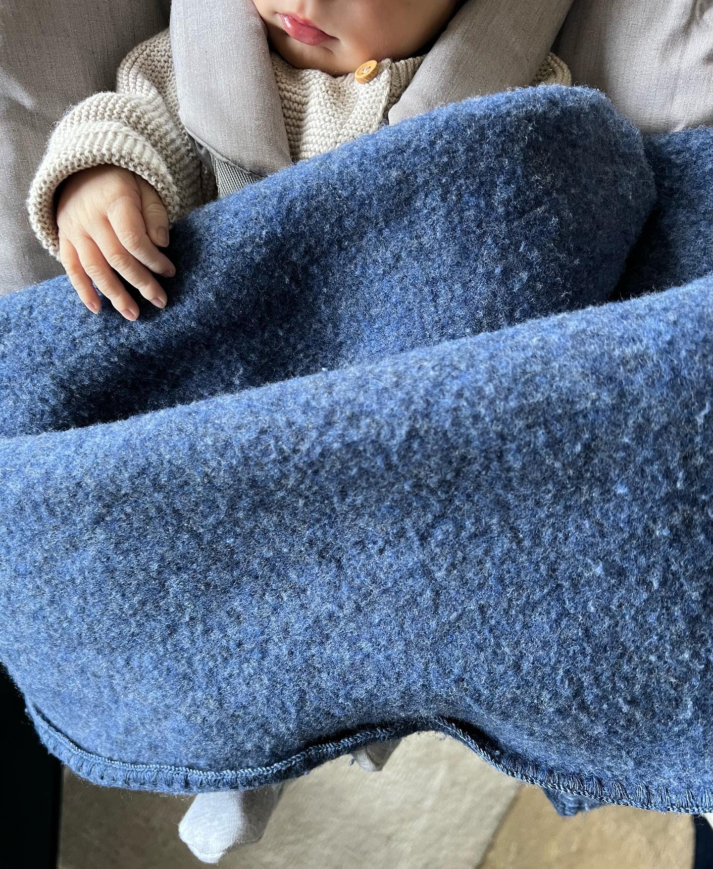 Photo by ❤️👉🏼✌🏼️ on February 23 2024. May be an image of 2 people baby people sleeping bath robe fleece and blanket