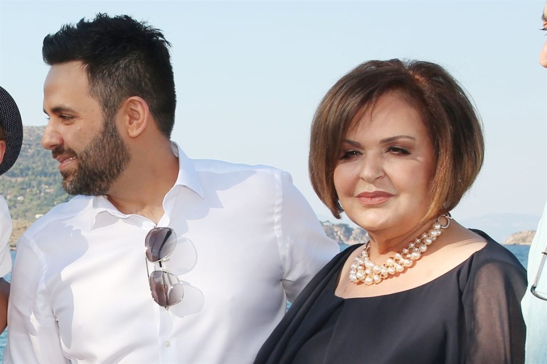 Πένθος για τον Γιώργο Γιαννιά – Έφυγε η μητέρα του πέντε μήνες μετά το θάνατο του πατέρα του