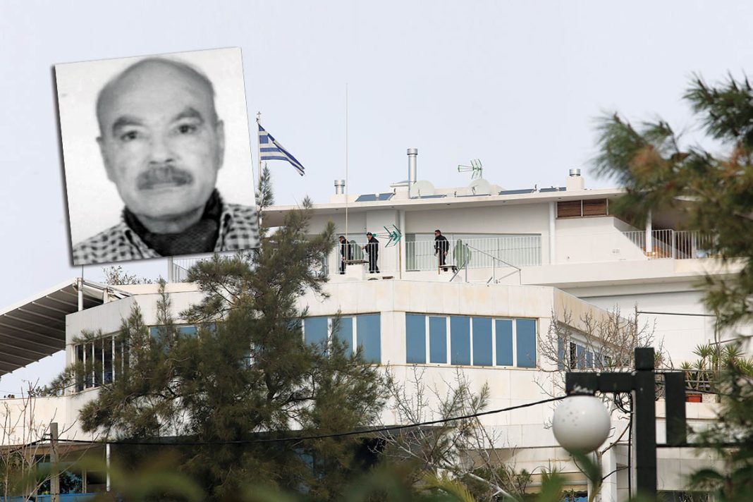 Θρίλερ στη Γλυφάδα: Τι έκρυβε στο μυαλό του ο δολοφόνος της οικογένειας Καρνέση