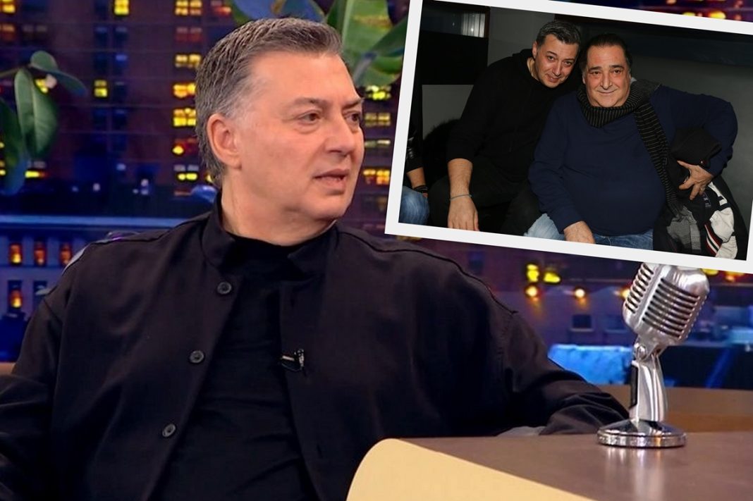 Νίκος Μακρόπουλος: «Πριν φύγει ο Βασίλης Καρράς μου τηλεφώνησε και μου είπε: “Πιτσιρίκο θέλω μια χάρη”»