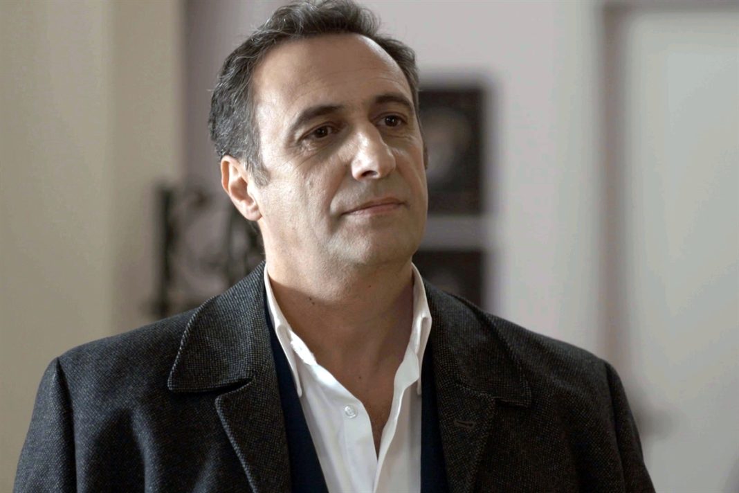 «Ο Παράδεισος των κυριών»: Ο Πάρης αποκαλύπτει τον «βρώμικο» ρόλο του Σίμου