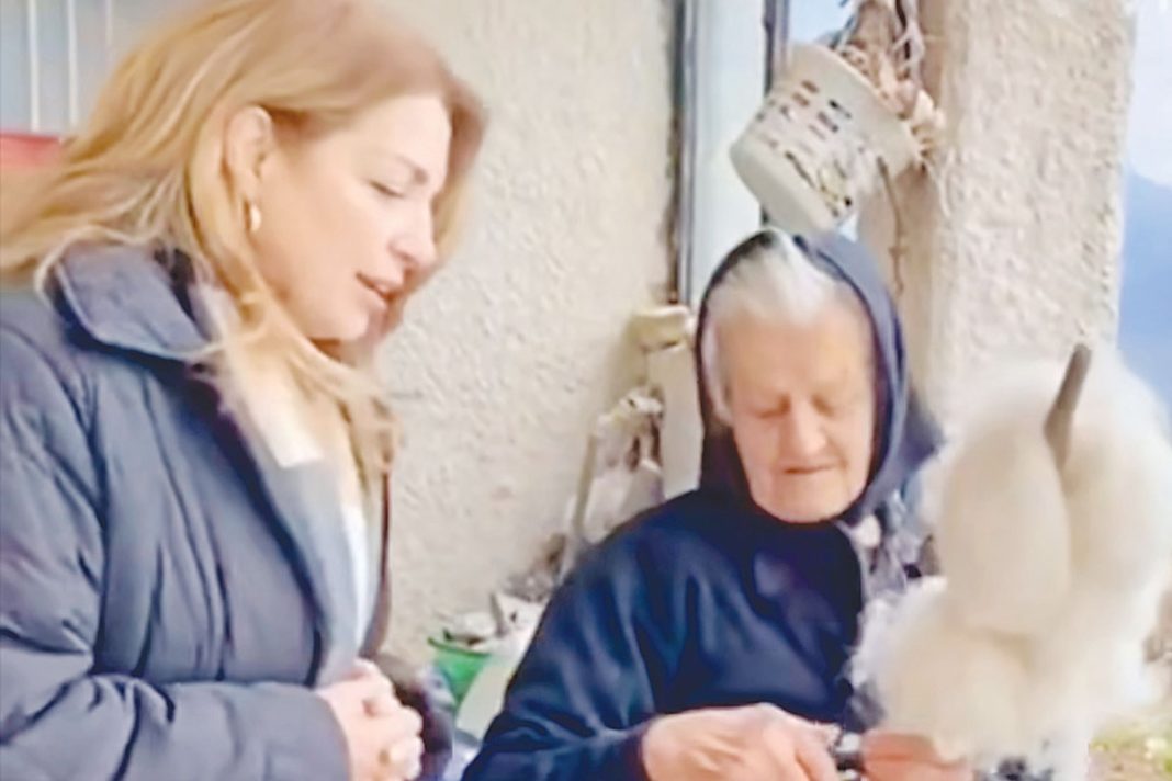 Οταν η Γκερέκου συνάντησε τη γιαγιά Ανθούλα
