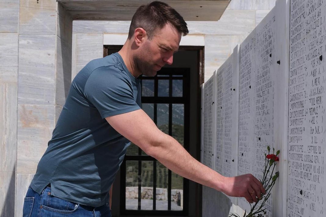 Τραβάνε τα μαλλιά τους οι επικοινωνιολόγοι στα γραφεία της Κουμουνδούρου με τις... πρωτοβουλίες του «Rambo» Κασσελάκη