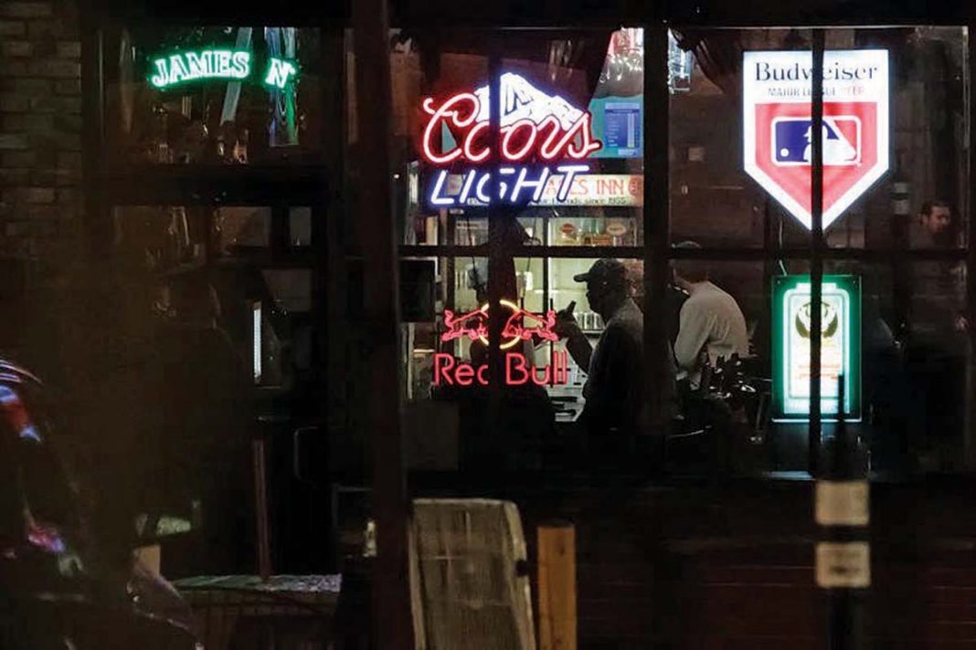 ΗΠΑ: Ξαφρίζουν λογαριασμούς με «συνεργούς» κινητά τηλέφωνα