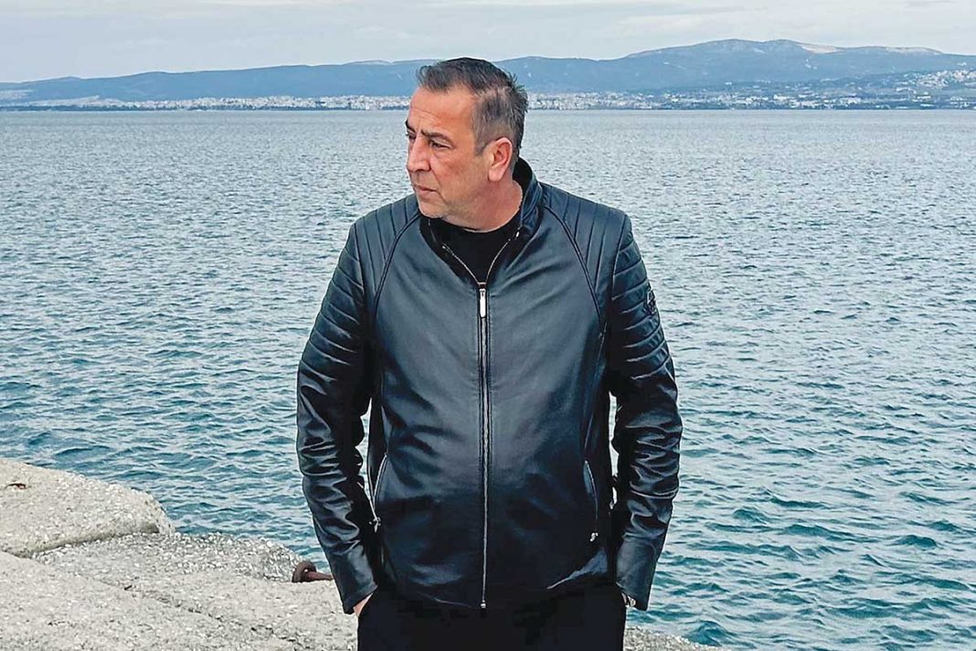 «Καψούρα μου» – Ο τραγουδιστής ∆ημήτρης Χρυσοχοΐδης μιλά για τη Θεσσαλονίκη