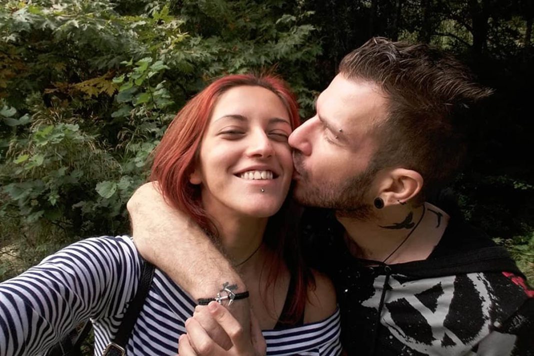 Γυναικοκτονία με ηθικούς αυτουργούς (;) αστυνομικούς έξω από το Α.Τ. Αγίων Αναργύρων