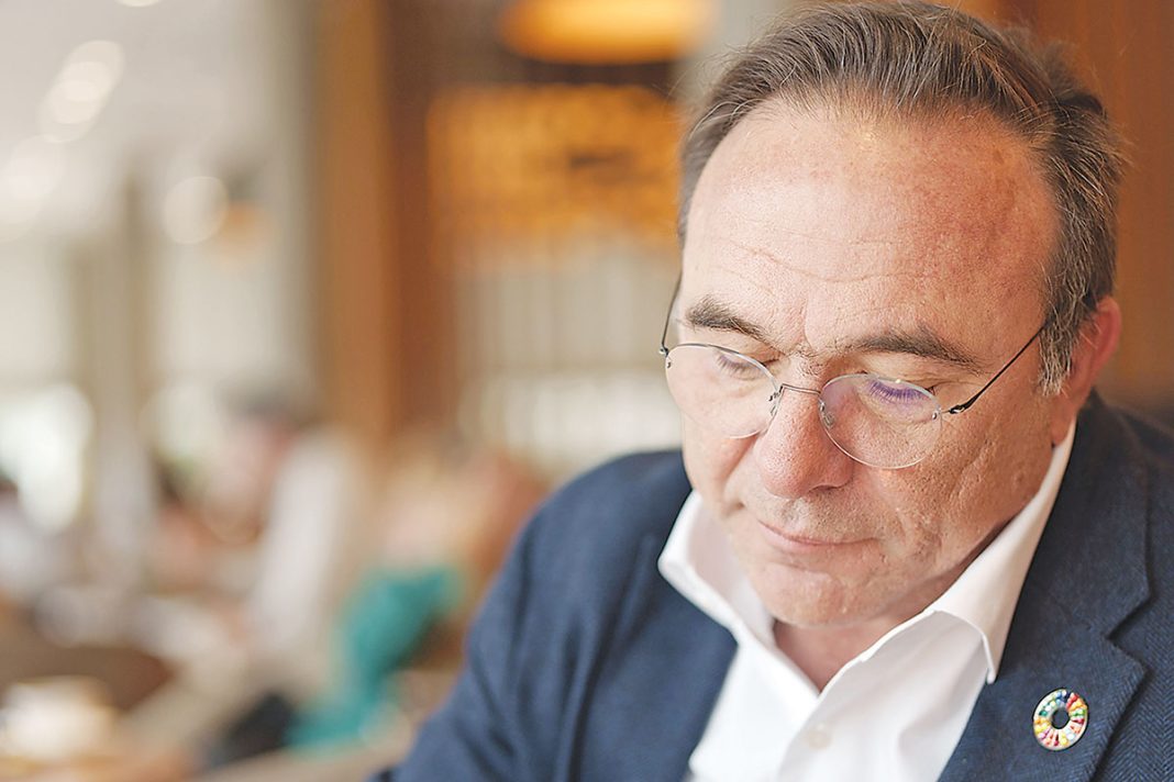 Πέτρος Κόκκαλης: Το οικολογικό όραμά του, η φυγή του από τον ΣΥΡΙΖΑ, το ψηφοδέλτιο χωρίς «stars» και το «στοίχημα» με τη σύζυγό του