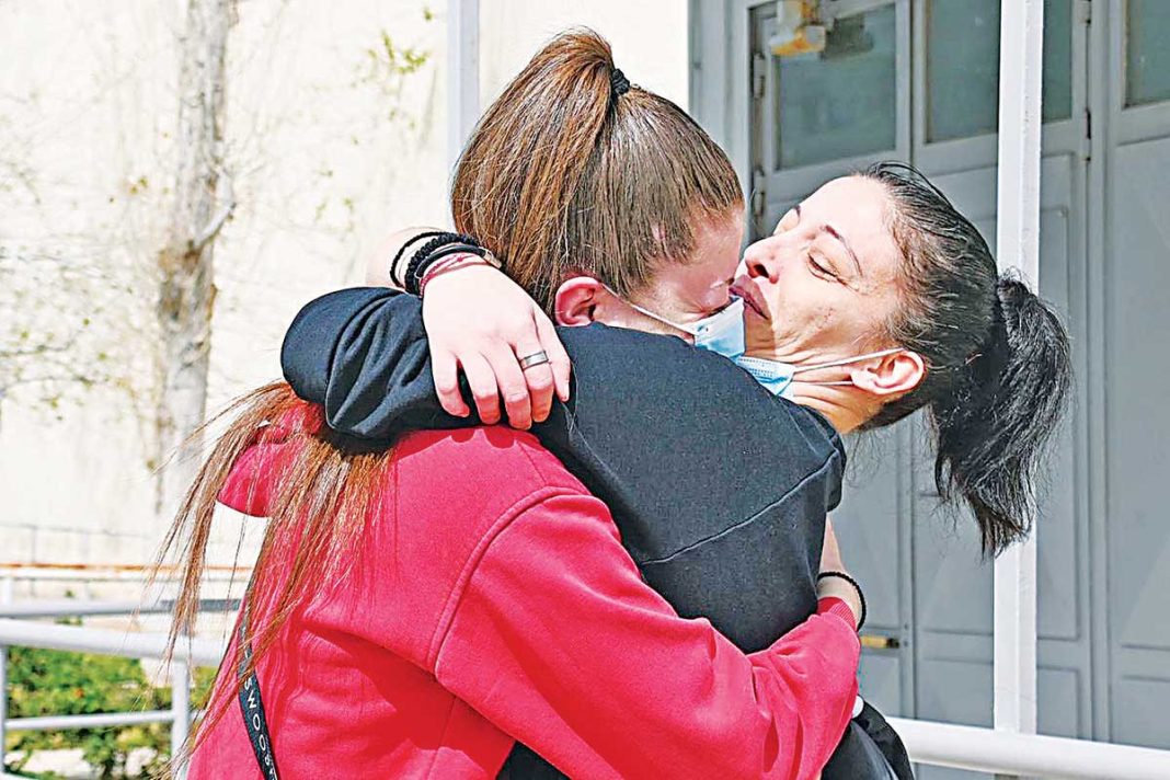 Η μητέρα της 12χρονης στον Κολωνό παρά την αθώωσή της θα δικαστεί για μαστροπεία