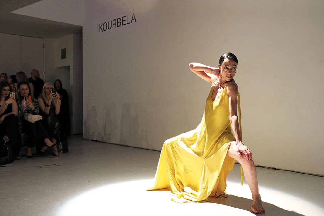 Αέρινη η Ελενα Τοπαλίδου για το brand Kourbela