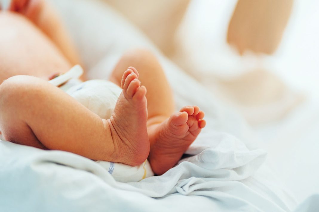 Σεξουαλικά κακοποιημένο το μωράκι οικογένειας Ρομά που μεταφέρθηκε νεκρό στο Νοσοκομείο της Κω