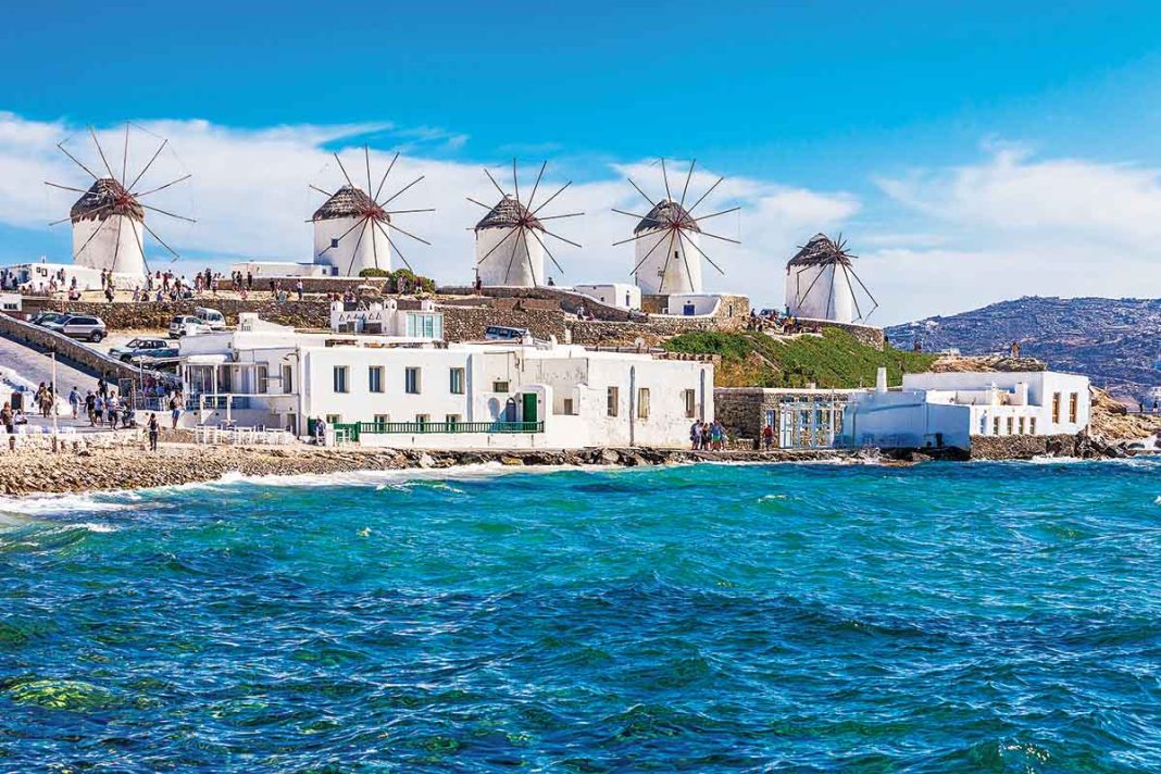 Στην τσιμπίδα της ΑΑΔΕ τραγουδιστής και οι δύο συνεταίροι του!