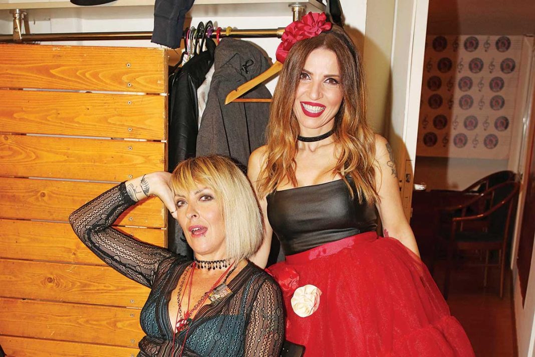 Η Ευρυδίκη τα... βάφει όλα Μπλε