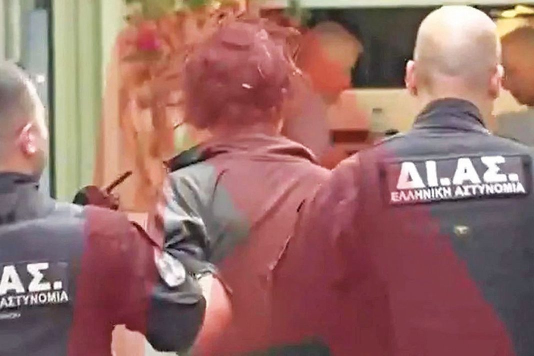 Αγρια επίθεση από μετανάστη σε 20χρονη χθες το μεσημέρι την ώρα που περπατούσε στην Ερμού