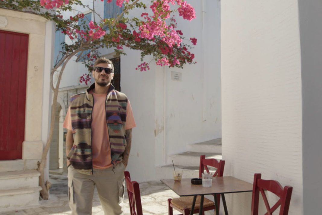 «Akis’ Food Tour»: Ενα ηλιόλουστο κυκλαδίτικο επεισόδιο στην όμορφη Τήνο!