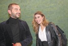 Χωρισμένοι αλλά οικογένεια! Κουτσόπουλος και Μιχαλοπούλου αγκαλιά με τον γιο τους