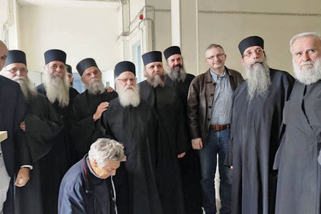 Αθώοι οι ιερείς που κατηγορούνταν για διάδοση fake news για την πανδημία του Covid