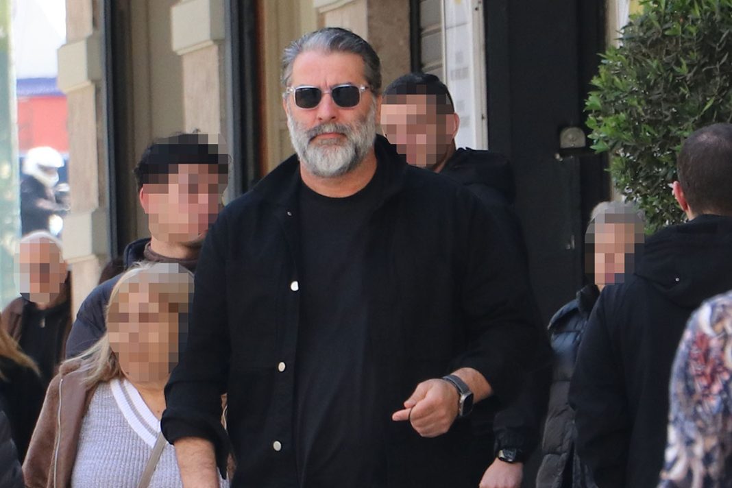 Ο Alpha θέλει τον Μπισμπίκη για τις σειρές «Τα κόκκινα φανάρια» και «Διάφανη αγάπη»