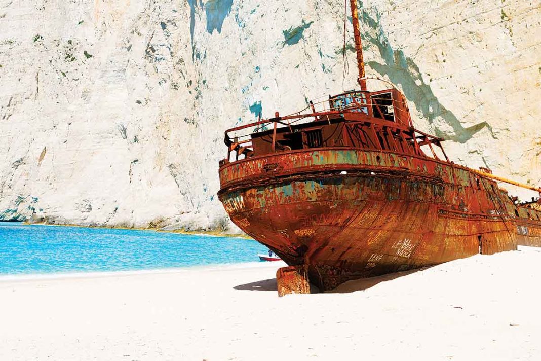 Κλειστή και φέτος η διάσημη παραλία «Ναυάγιο» στη Ζάκυνθο υπό τον φόβο κατολίσθησης