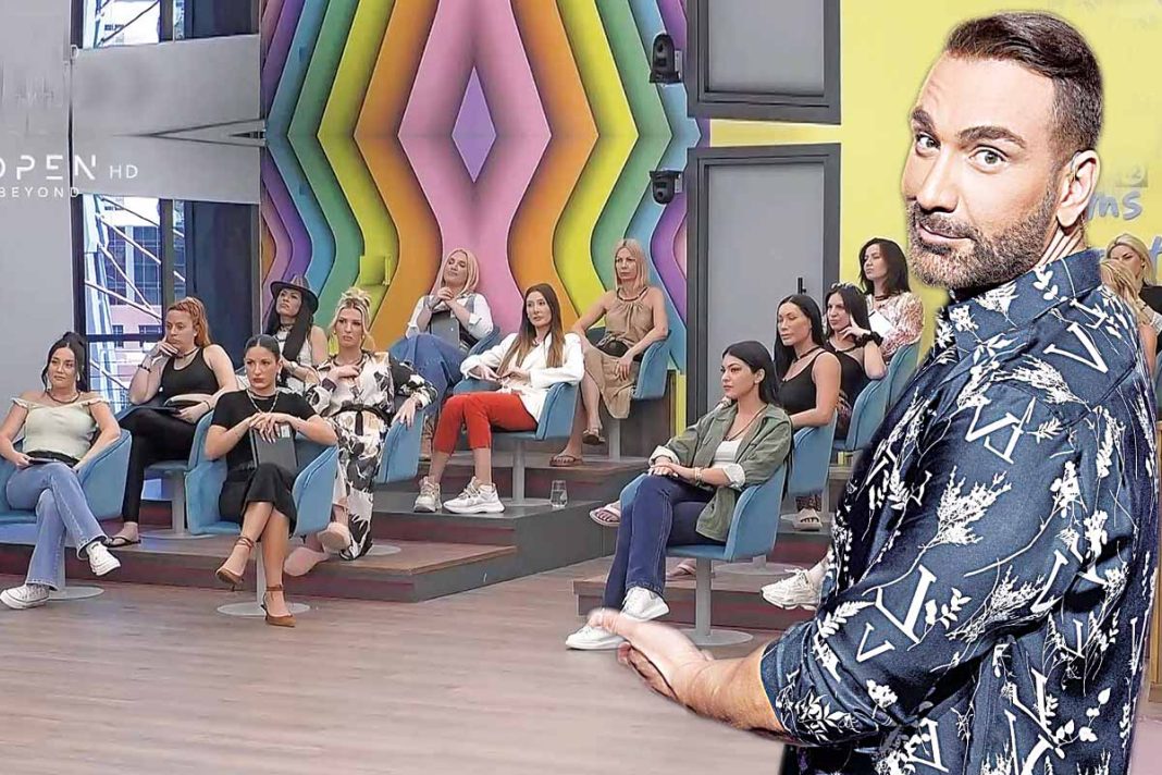 «TV Queen»: Κοκλώνης με «φέσι» και «χαρέμι στούρνων»