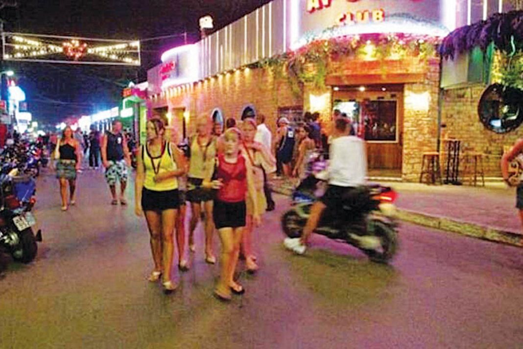 Ανήλικη Βρετανίδα κατήγγειλε βιασμό στα Μάλια