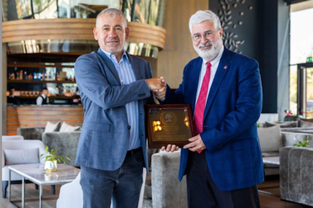 Scholarship - Korantina Homes: Ημέρα αριστείας για δύο πλήρεις υποτροφίε