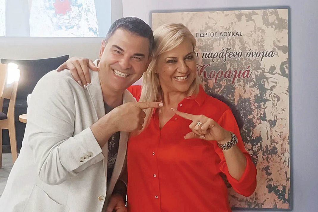 Η συγκινητική live ερμηνεία από τον Λουδοβίκο των Ανωγείων στην παρουσίαση μυθιστορήματος του Γιώργου Δούκα