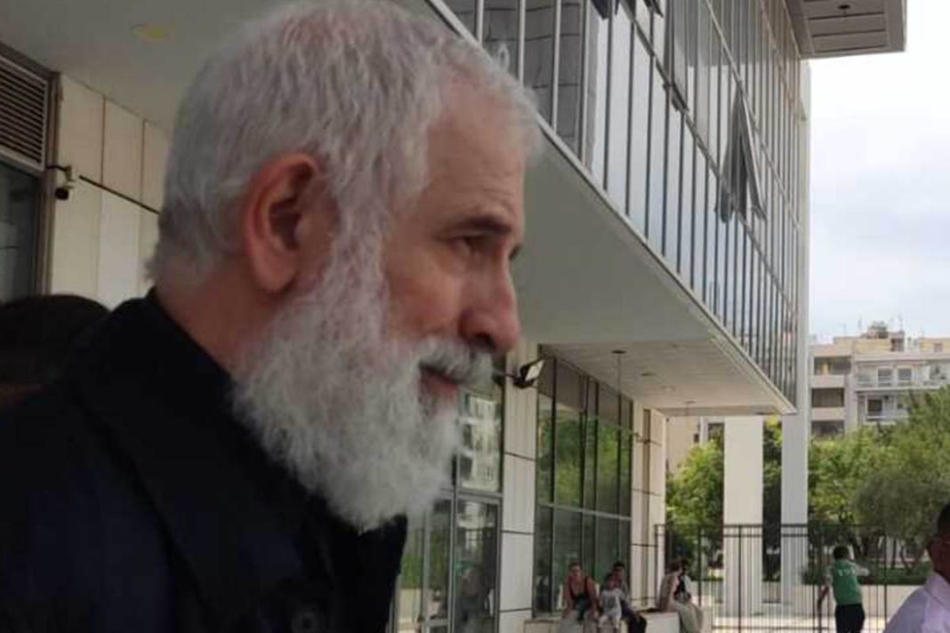 Ο cool και άνετος Φιλιππίδης του Εφετείου!