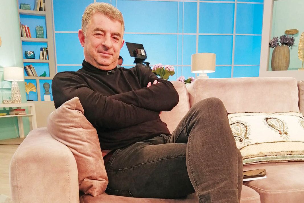 Η μητέρα του δολοφονημένου Γιώργου Καραϊβάζ ζητάει να βρεθεί ποιοι έδωσαν την εντολή