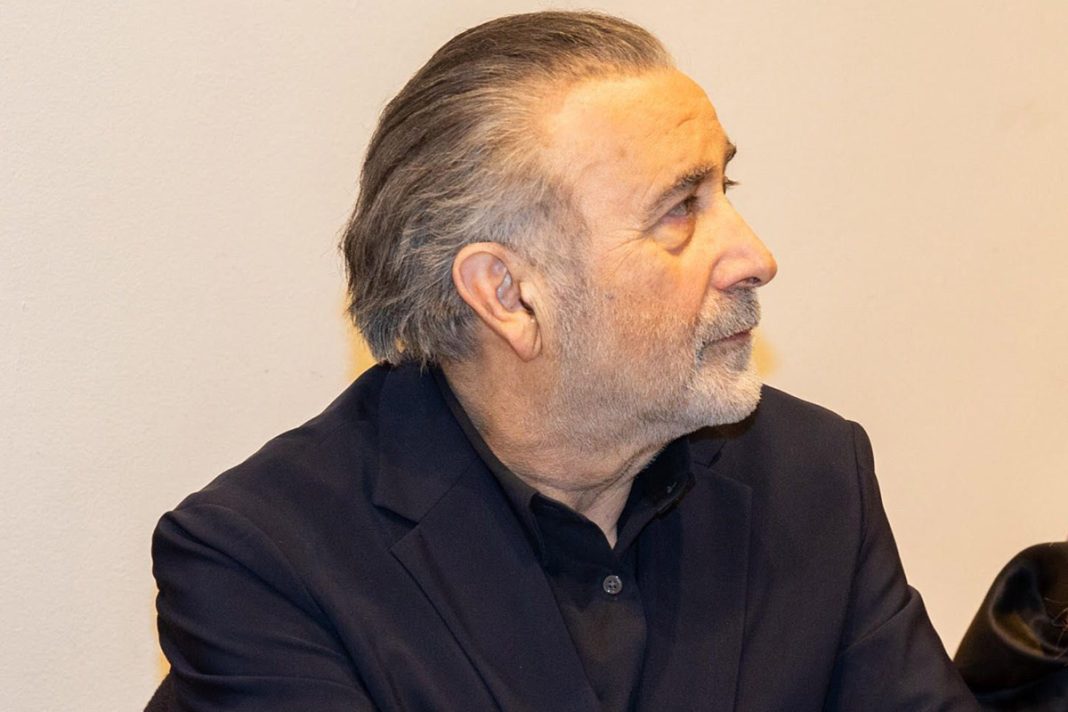 O Λάκης Λαζόπουλος για κυβέρνηση, Αριστερά, ΠΑΣΟΚ και τον «ιό των γυναικοκτονιών»