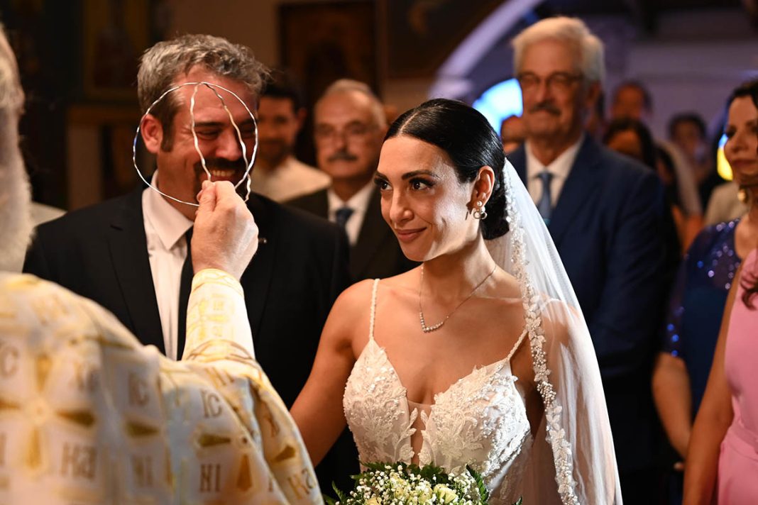 «Σασμός»:  Στέλλα και Χρήστος ανεβαίνουν τα σκαλιά της εκκλησίας