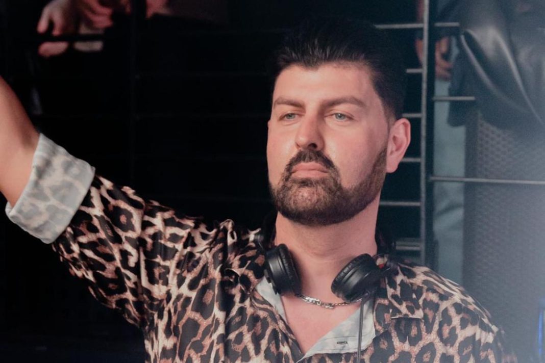 Dj Timo: Ποιος είναι ο διάσημος κούκλος Έλληνας dj που κρύβεται πίσω από το hit-remake, των Stavento-Josephine, «Πριν σε γνωρίσω»