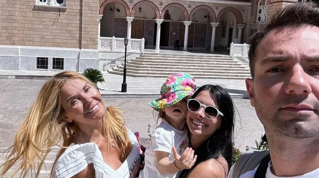 H Χριστίνα Παππά οικογενειακώς στην Αίγινα για χάρη του αγίου Νεκταρίου