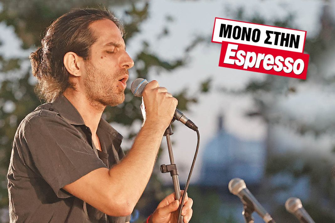 O εγγονός του Μίκη Θεοδωράκη ψήνει καφέδες για να ζήσει