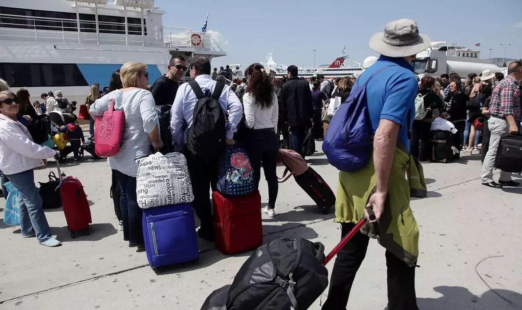 Κεφαλλονιά: Άγουρη σπείρα «έγδυνε» τουρίστες