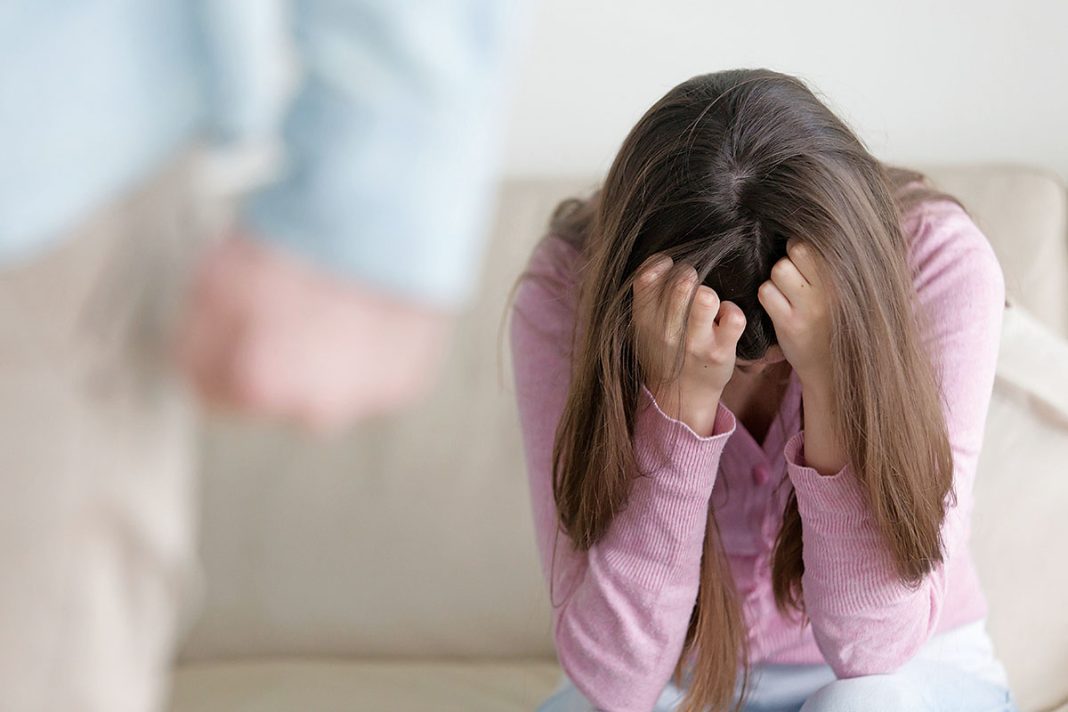 Αρτέμιδα: Απ' όλα έχει η ενδοοικογενειακή κακοποίηση 27χρονης από τον εν διαστάσει σύζυγό της