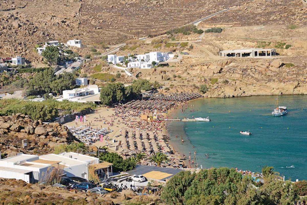 H βίλα των οργίων φοροδιαφυγής στη Μύκονο!