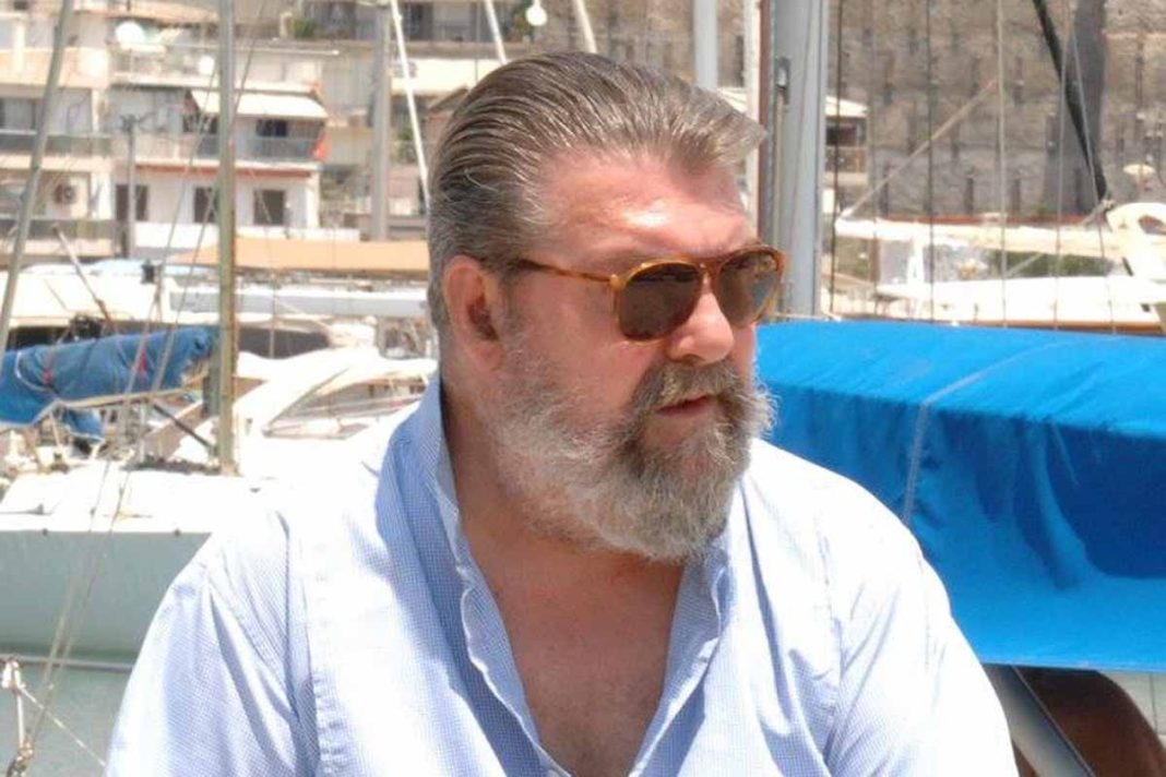 Λάκης Γιακουμής: Αγωνία για τον Έλληνα φωτόγραφο της high society