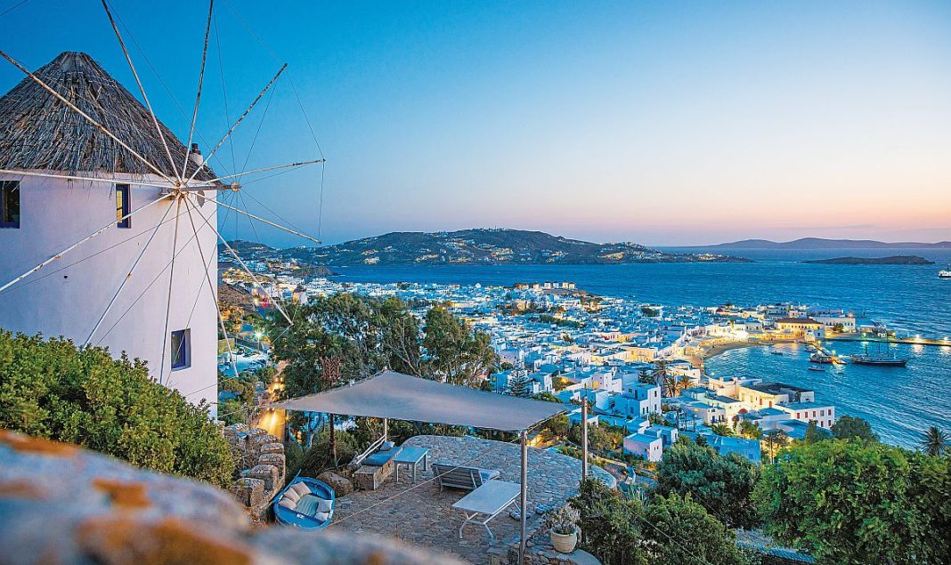 «Ξεδόντιασαν» οργανωμένο κύκλωμα που προωθούσε καλλονές σε ερωτικά ραντεβού στ Μύκονο