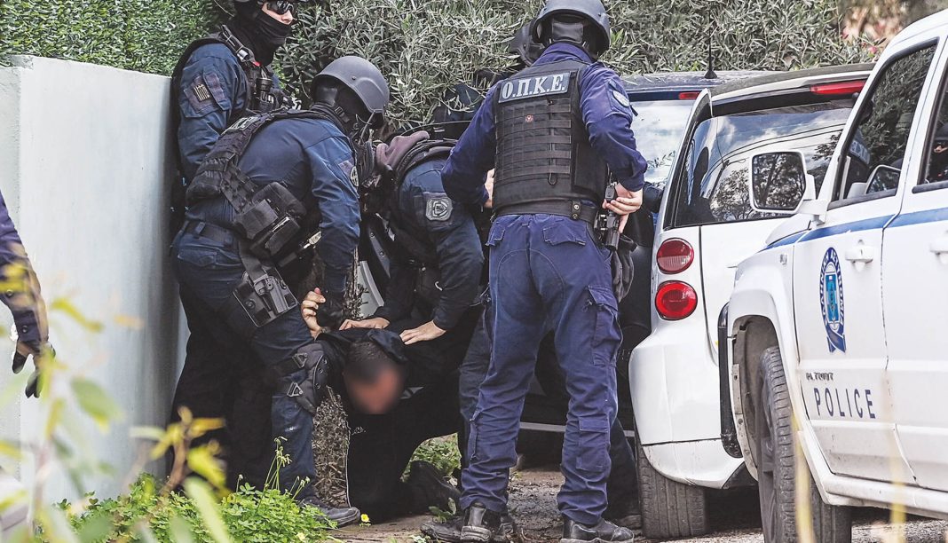 Στα πρότυπα της σικελικής μαφίας η μεγάλη συμμορία των Ρομά: Ο «ομαδάρχης», οι «κοπέλες» & η ληστεία του 1.000.000 €