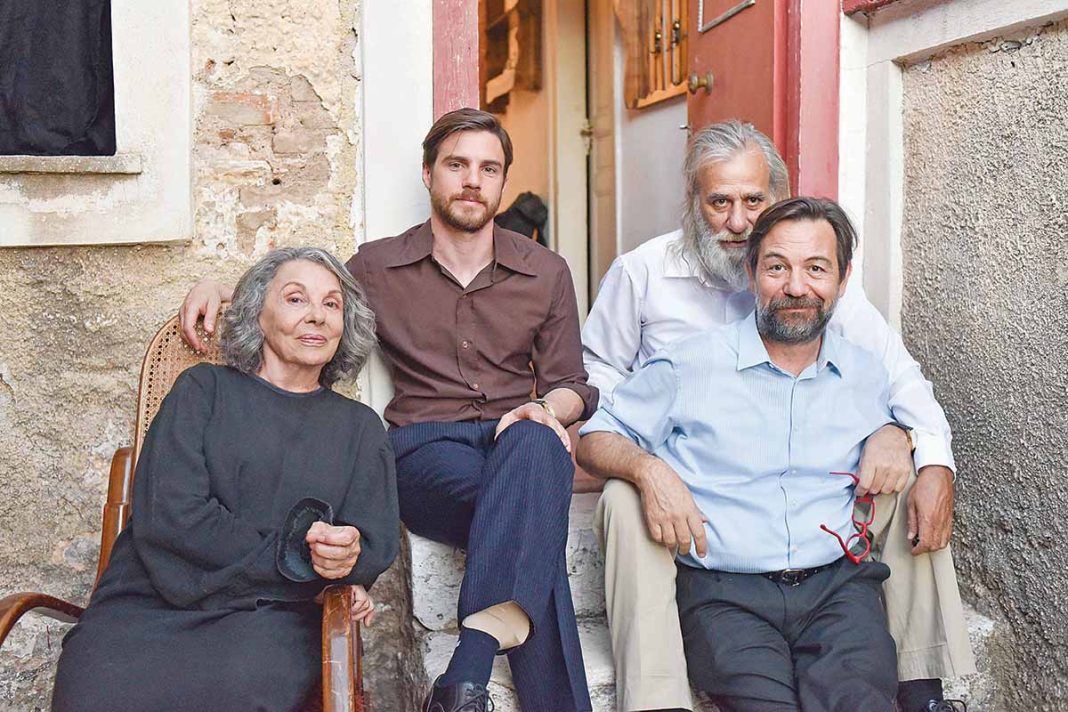 «Παραλία»: Backstage στιγμιότυπα από τα γυρίσματα της σειράς της ΕΡΤ