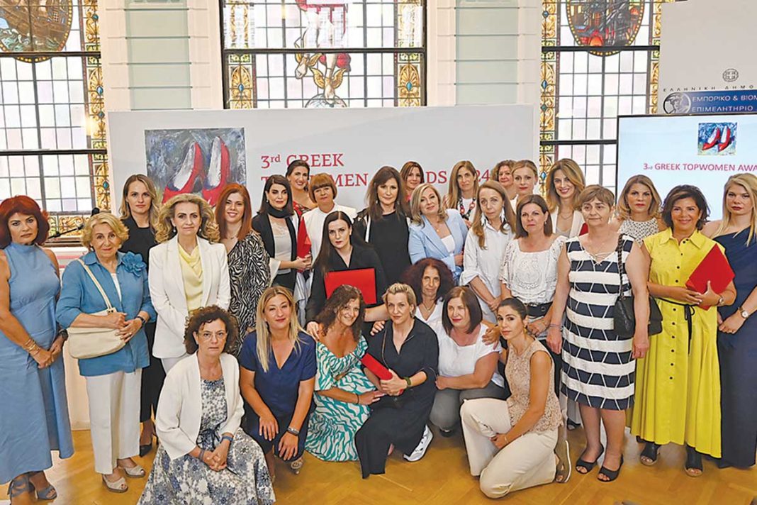 Συγκίνηση στα 3rd Greek Top Women Awards, που διοργανώνει η δημοσιογράφος Ειρήνη Νικολοπούλου
