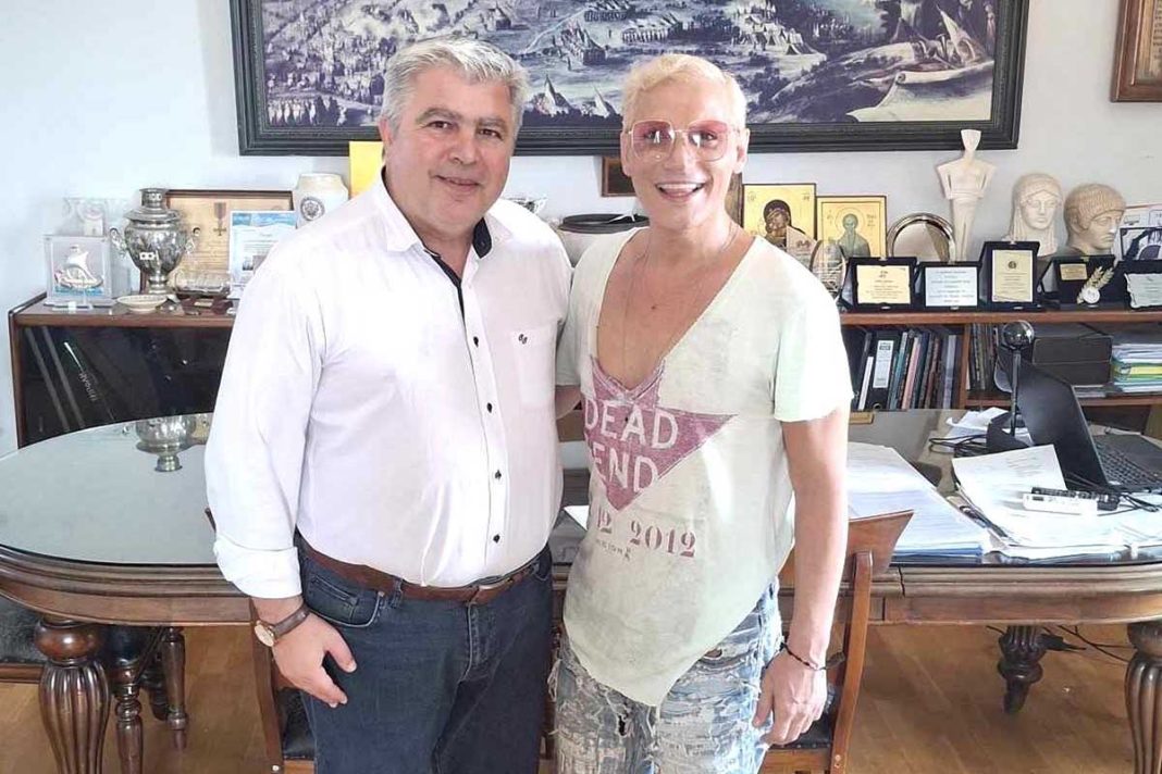 Η παράσταση του Διονύση Ζάχου στην Πρέβεζα για την ενίσχυση του κοινωνικού παντοπωλείου