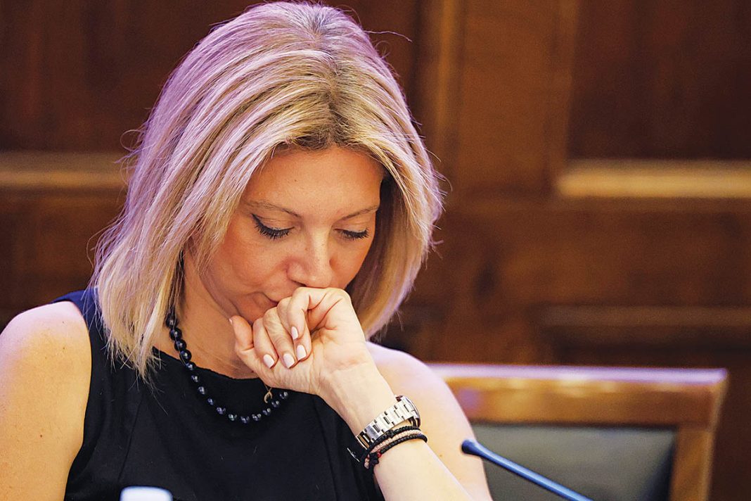 «Εκρηξη» της Μαρίας Καρυστιανού, που ζητάει απαντήσεις για την έκρηξη κατά τη μοιραία σύγκρουση στα Τέμπη
