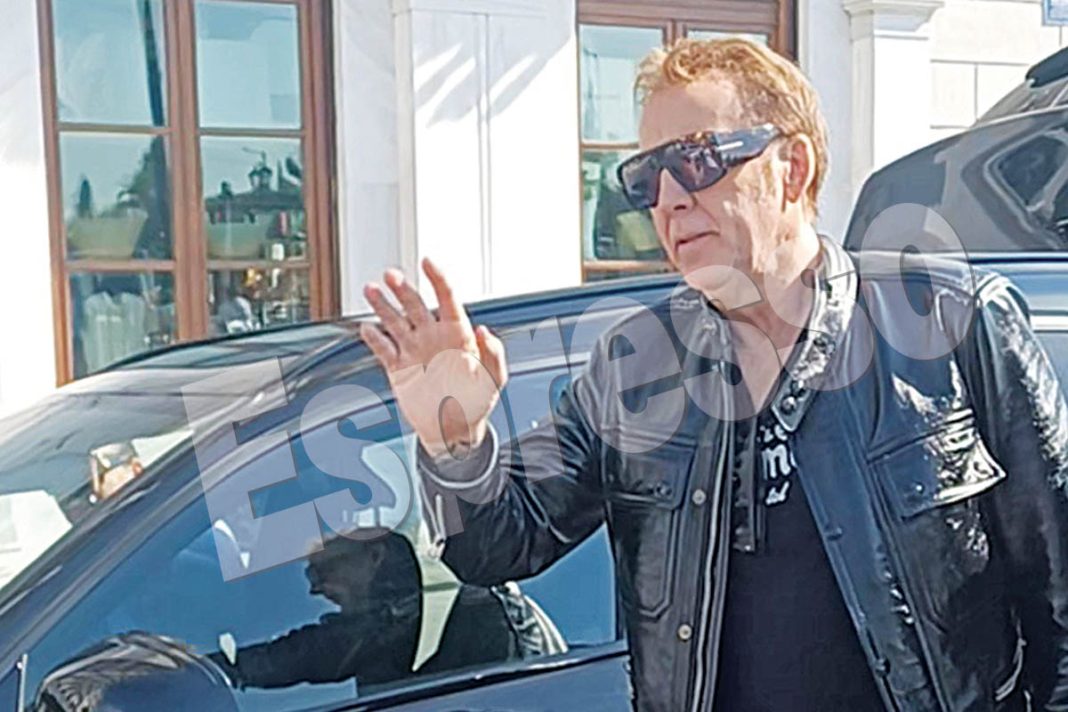Έχοντας αποχαιρετήσει τα μακριά μαλλιά και τα γένια για τις ανάγκες του ρόλου, ο Νίκολας Κέιτζ αποχαιρέτησε τη χώρα μας