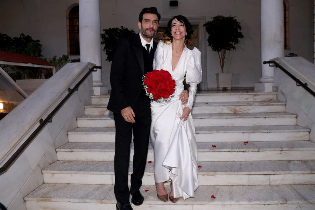 Σύννεφα στο γάμου του Νίκου Κουρή και της Έλενας Τοπαλίδου
