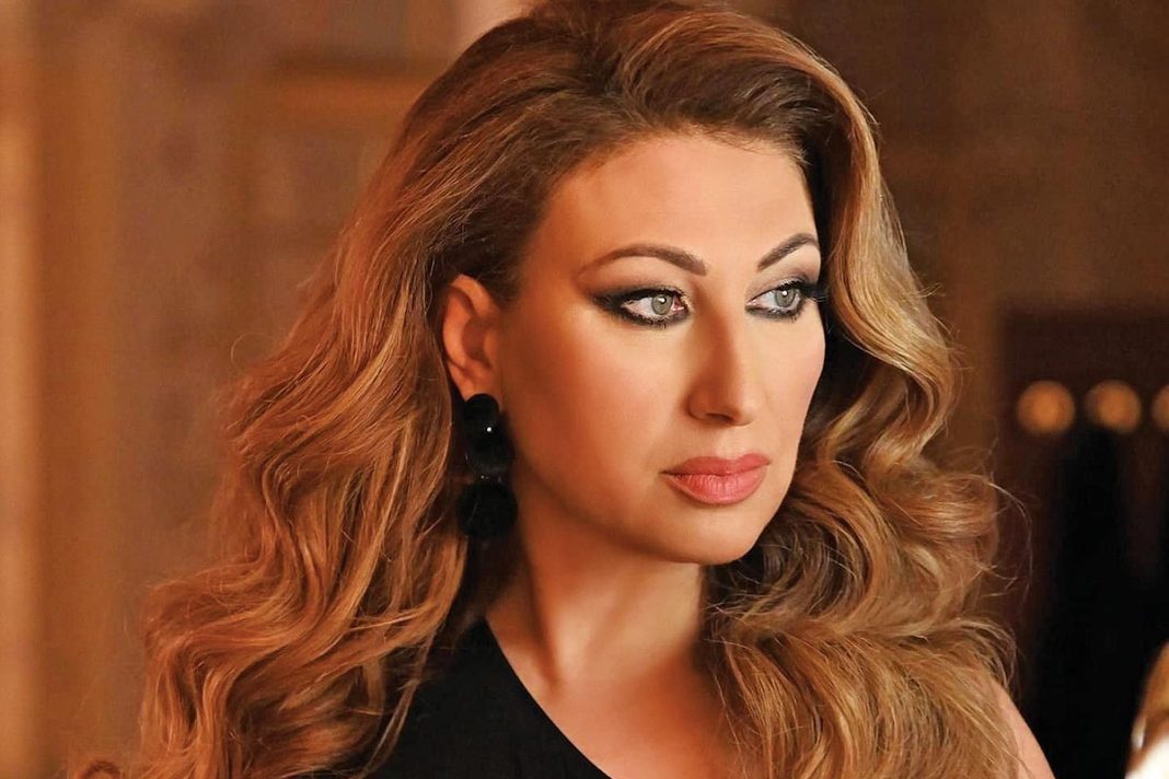 Πάταγος στο TikTok με τη Μαντώ και τη νέα, ερωτική μπαλάντα της