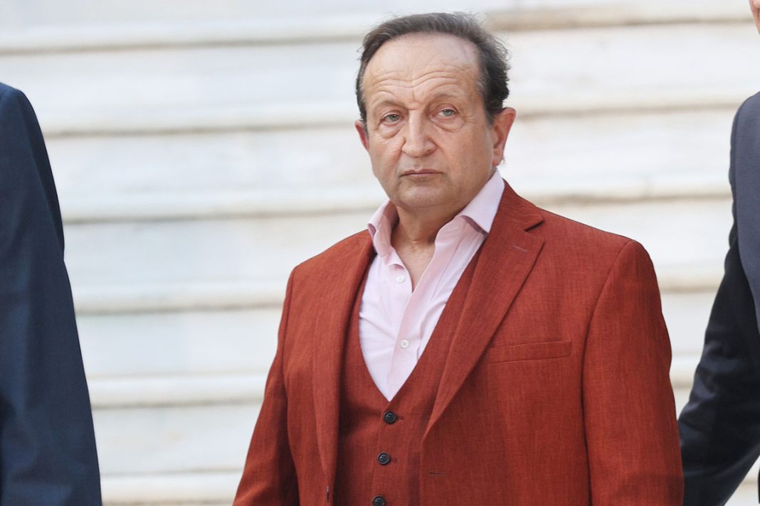 Ο Σπύρος Μπιμπίλας αποκαλύπτει: «Δεν έχω απορρίψει τον έρωτα, αν κι είμαι ανενεργός σεξουαλικά»