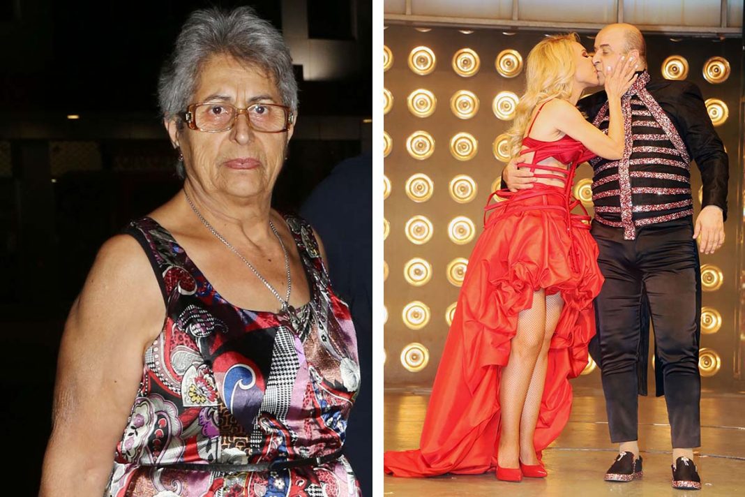 Η μητέρα του Μάρκου Σεφερλή ξεσπάει για τον πόλεμο που έχει ξεκινήσει για τη σάτιρα του γιου της
