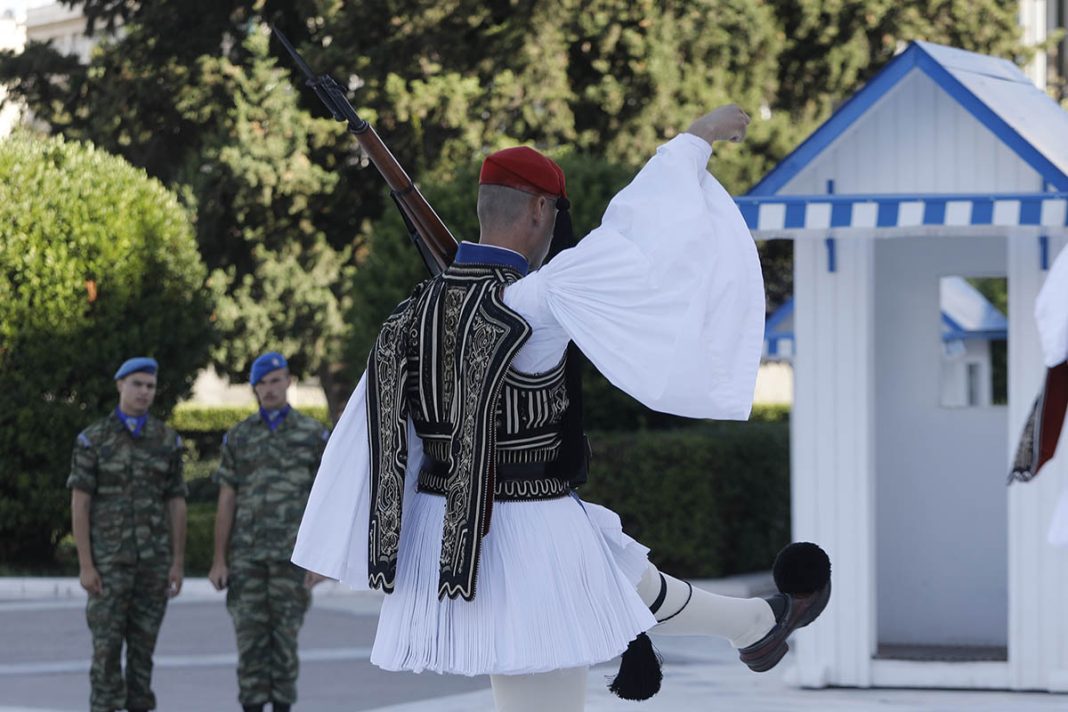 Ανδρέας Κακαλέτρης: «Όχι» από την περιφέρεια Αττικής στην «ταξιαρχία των ευζώνων»