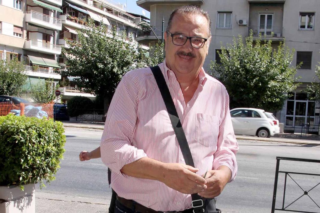 Τάσος Κωστής: «Βρίζει το κοινό δηλαδή ο κύριος Καραμίχος;»